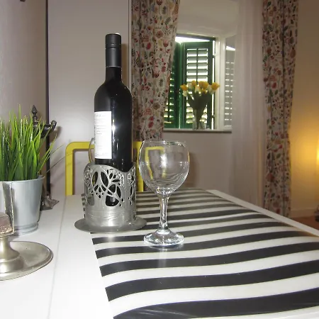 On The Square Apartment Makarska