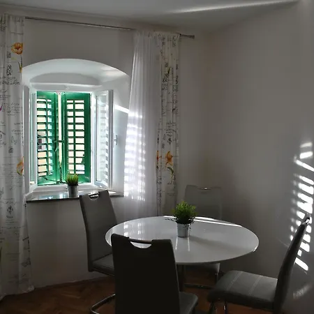 On The Square Apartment Makarska